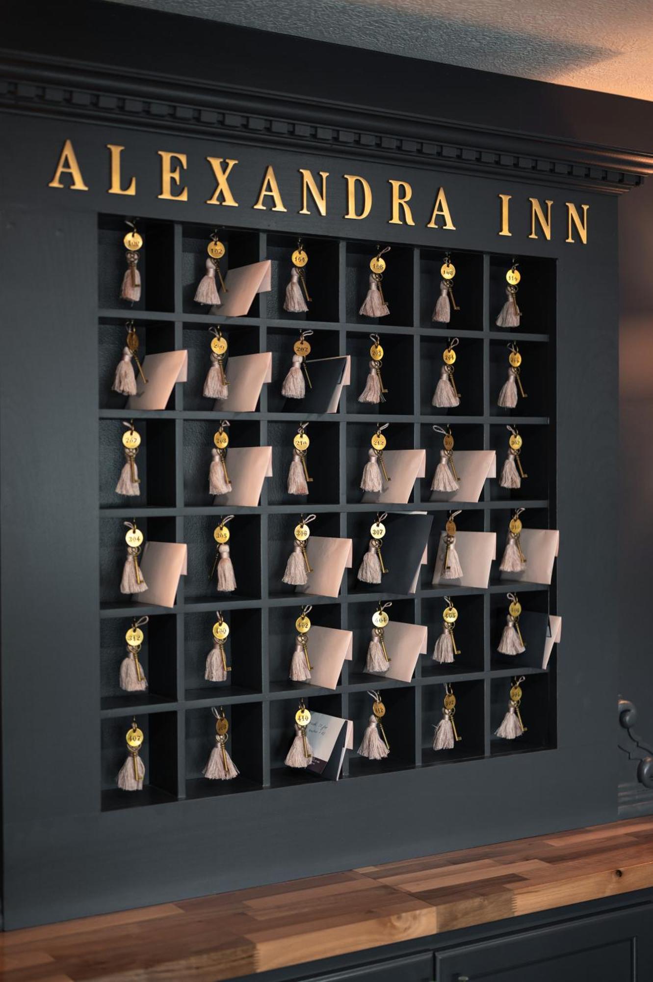 Alexandra 3*